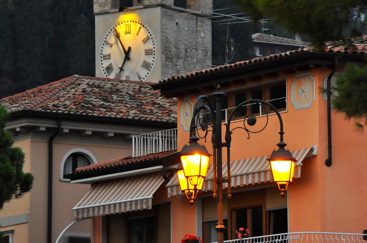 Albergo Meublè Olivi Toscolano Maderno Exterior foto