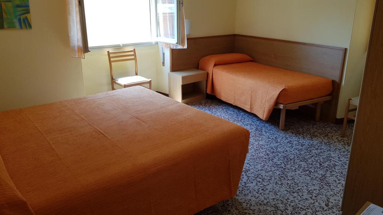 Albergo Meublè Olivi Toscolano Maderno Exterior foto