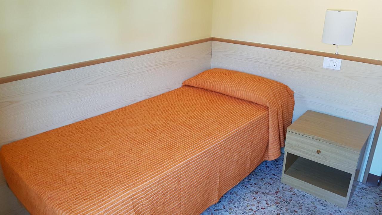 Albergo Meublè Olivi Toscolano Maderno Exterior foto
