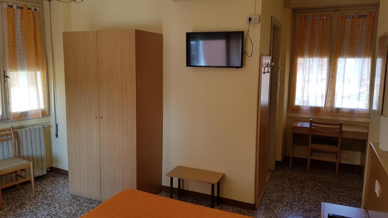 Albergo Meublè Olivi Toscolano Maderno Exterior foto