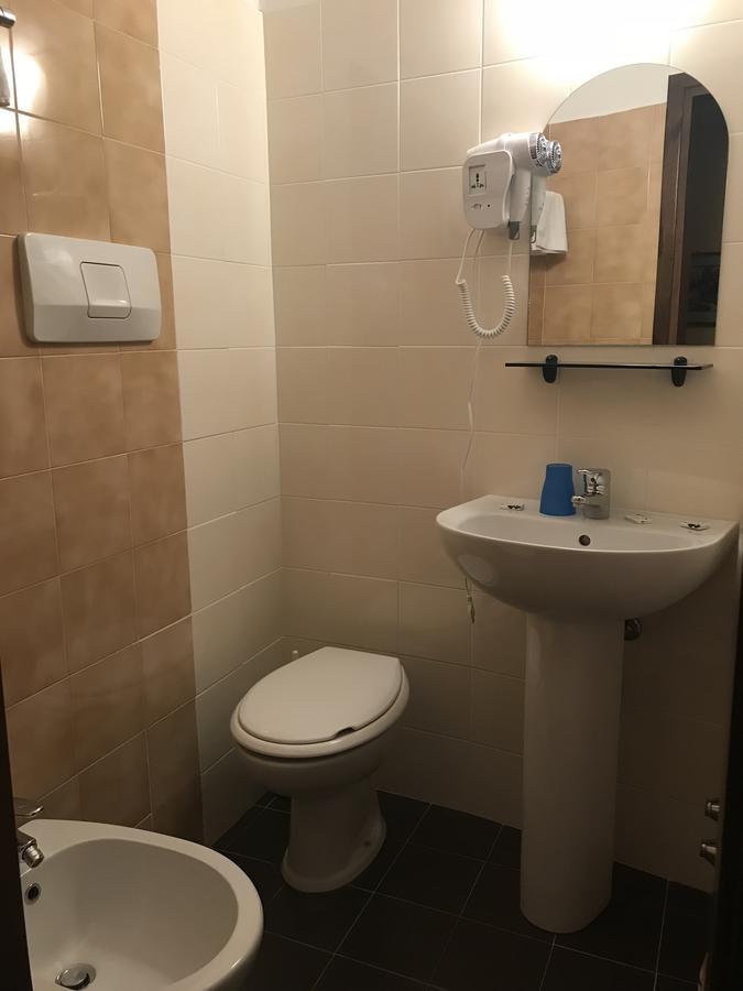 Albergo Meublè Olivi Toscolano Maderno Exterior foto