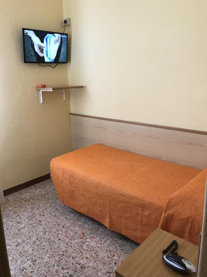 Albergo Meublè Olivi Toscolano Maderno Exterior foto