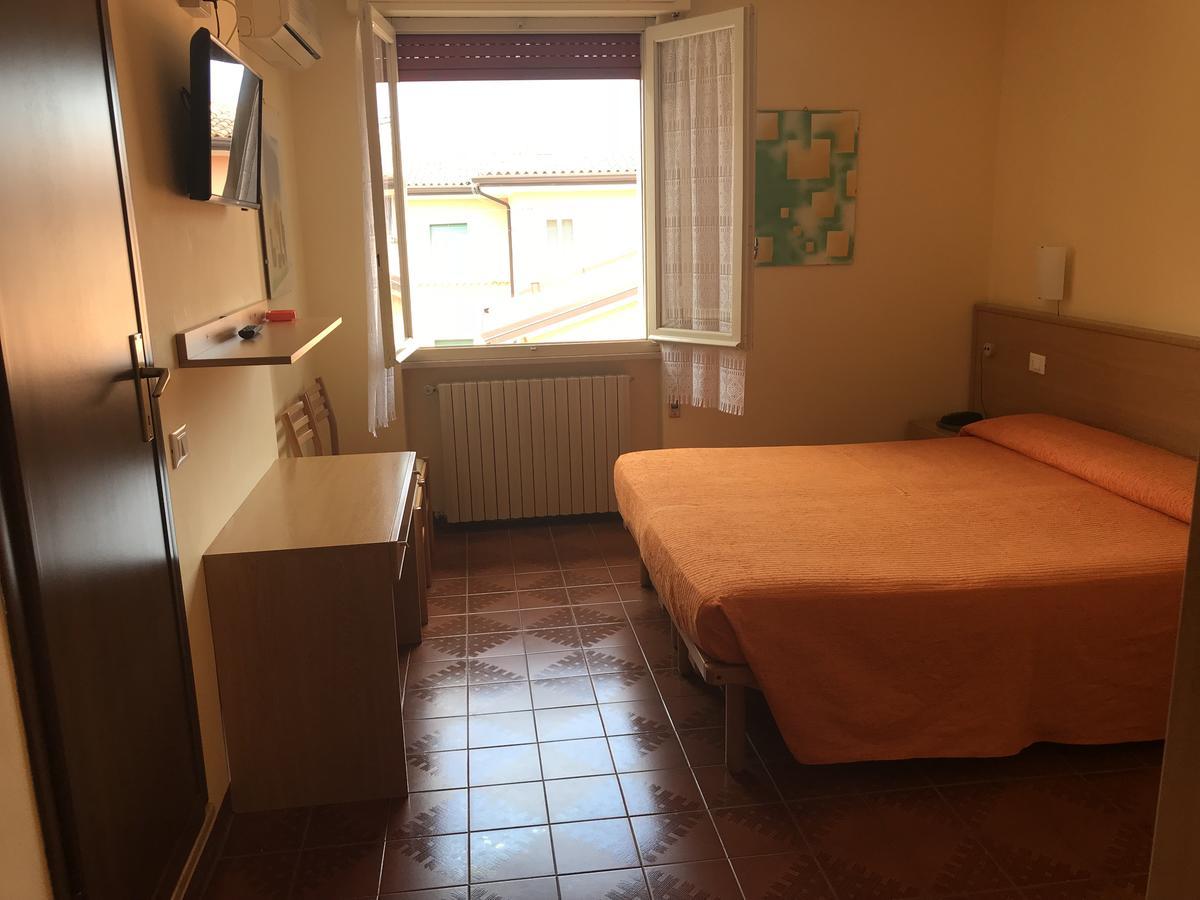 Albergo Meublè Olivi Toscolano Maderno Exterior foto