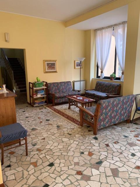 Albergo Meublè Olivi Toscolano Maderno Exterior foto