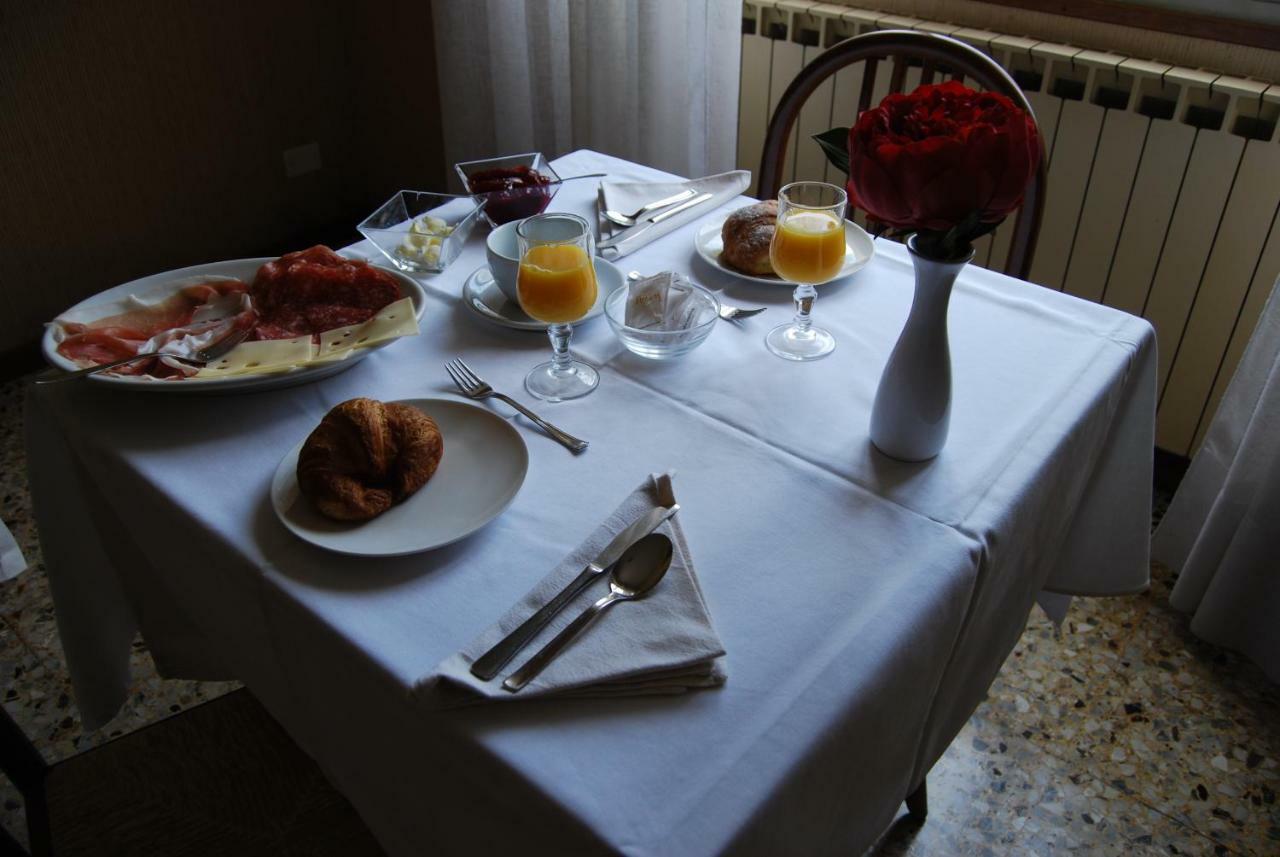 Albergo Meublè Olivi Toscolano Maderno Exterior foto