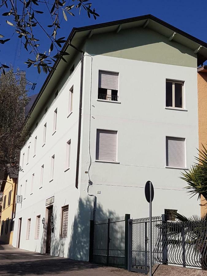 Albergo Meublè Olivi Toscolano Maderno Exterior foto